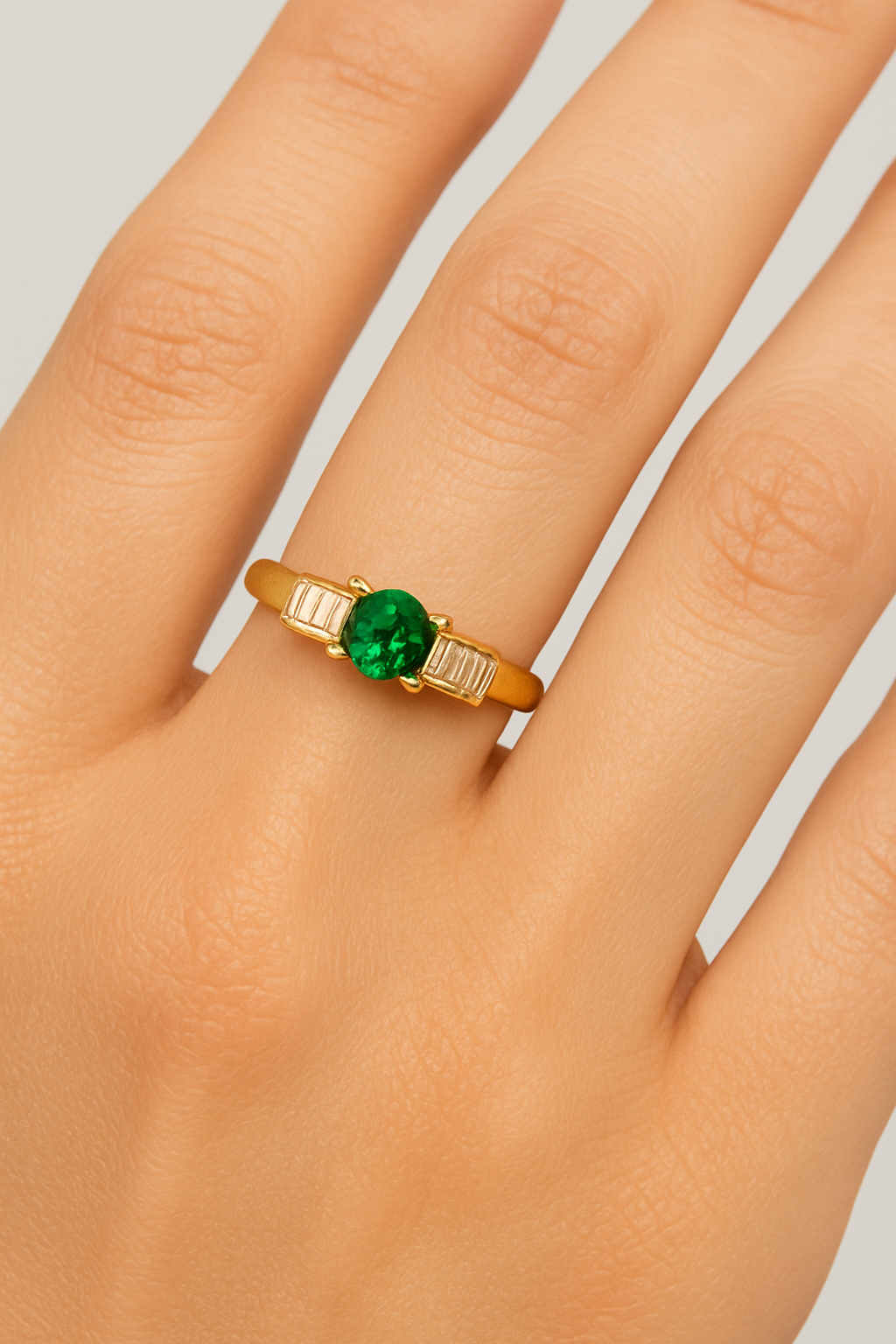 Elegant Gold-Plated Adjustable Ring with Green Emerald Stone & Baguette Accents – Women’s Fashion Jewelry