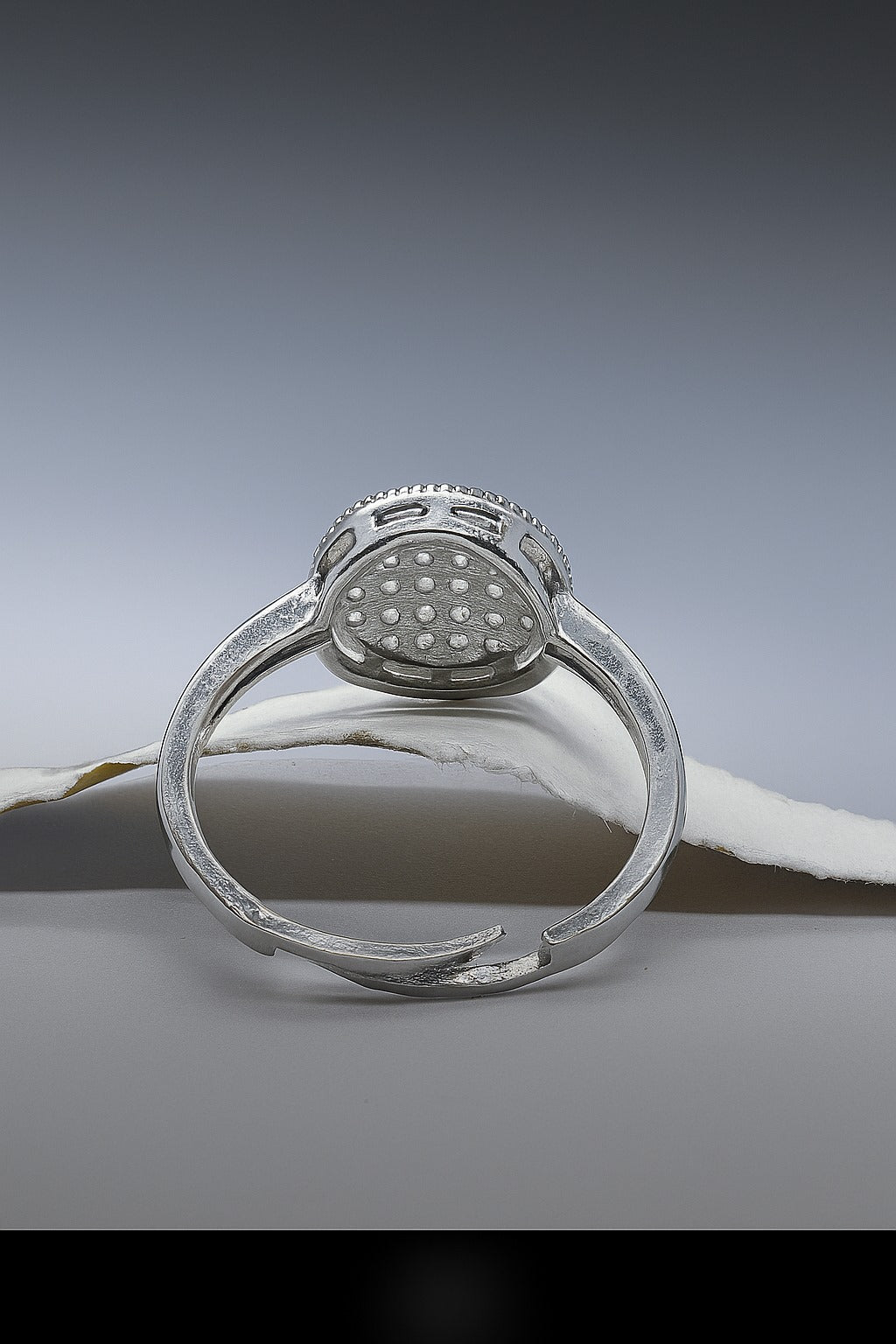 Elegant Adjustable Silver-Plated Round Diamond Ring – Women’s Luxury Jewelry